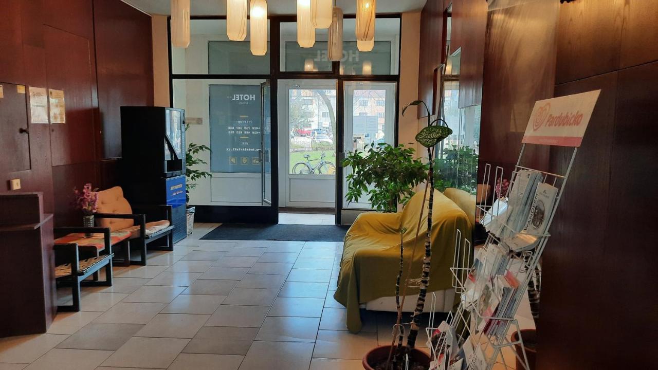 Hotel Kristl Pardubice Buitenkant foto