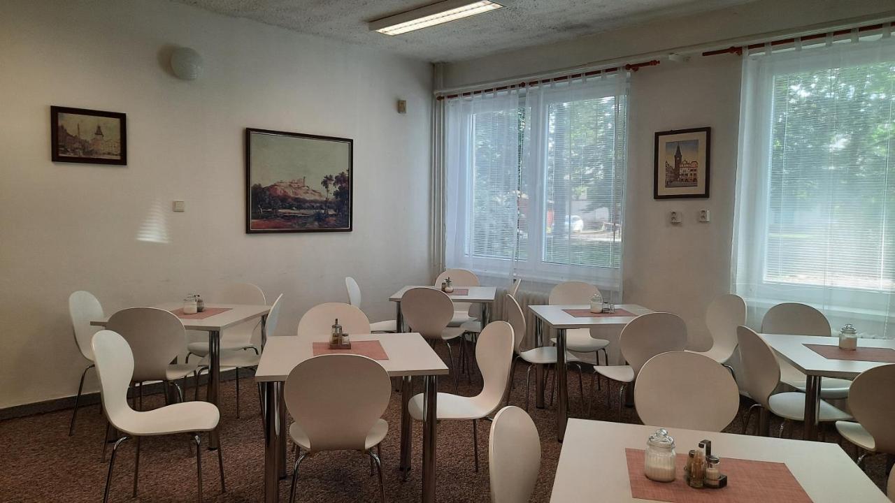 Hotel Kristl Pardubice Buitenkant foto